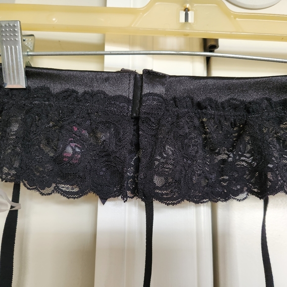 NWT Sexy Exotic Exposed Balcony Bra & Garter Belt - Picture 4 of 7